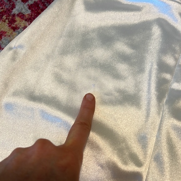 🤍GORGEOUS Lulu’s 2 Piece White Satin Corset and Pencil Skirt Dress Set 🤍 - Picture 9 of 10